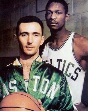 员与普通球 员与普通球